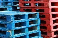 Red and blue pooled pallets photographed for the previous Palletmove site